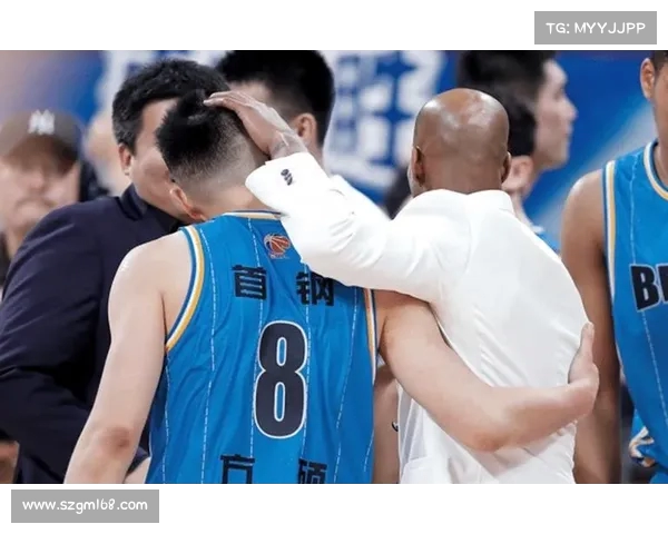 林书豪担任导师亲自指导小学员训练 赵维伦现身助阵助力成长 林书豪担任导师亲自指导小学员训练 赵维伦现身助阵助力成长